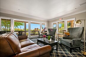 Saratoga Inn