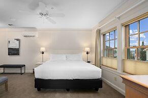 Saratoga Inn