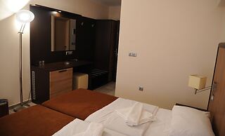 Kaiafas Lake Hotel