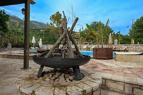 Kaiafas Lake Hotel