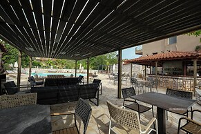 Kaiafas Lake Hotel