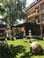 Golden Pearl Hotel