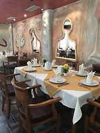 Golden Pearl Hotel