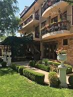 Golden Pearl Hotel