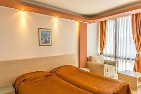 Golden Pearl Hotel