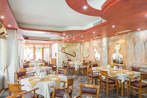 Golden Pearl Hotel