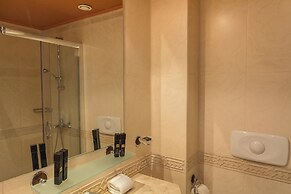 Golden Pearl Hotel
