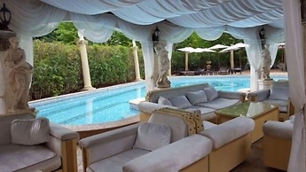 Golden Pearl Hotel