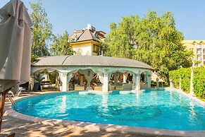 Golden Pearl Hotel