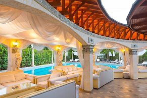 Golden Pearl Hotel