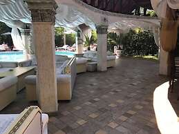 Golden Pearl Hotel
