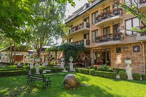 Golden Pearl Hotel