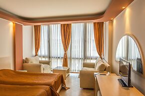 Golden Pearl Hotel