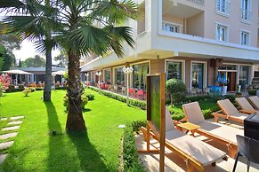 Sandy Beach Resort