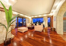 Ark Luxury Villa