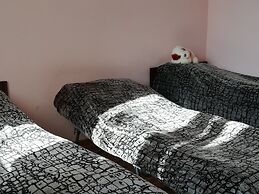 Lori travel Guest House