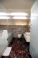 Bizz The Hotel