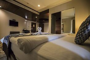 Bizz The Hotel