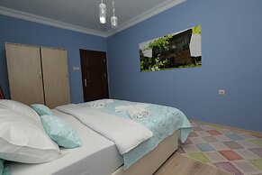 Guven Suite House