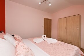Guven Suite House
