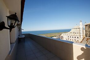 Guven Suite House
