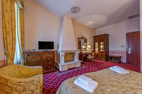 Alexios Inn Hotel