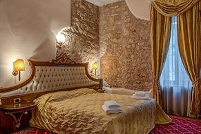 Alexios Inn Hotel