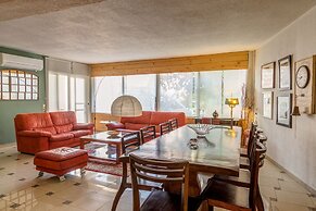 Alexios Inn Hotel