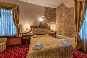 Alexios Inn Hotel