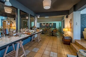 Alexios Inn Hotel