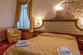 Alexios Inn Hotel