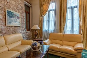 Alexios Inn Hotel