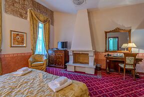 Alexios Inn Hotel