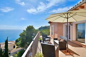 Villa with incredible sea views and pool