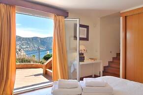 Villa with incredible sea views and pool
