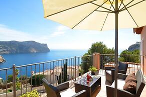 Villa with incredible sea views and pool
