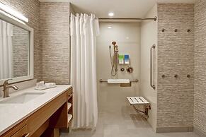Home2 Suites by Hilton Montreal Dorval