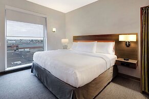 Home2 Suites by Hilton Montreal Dorval