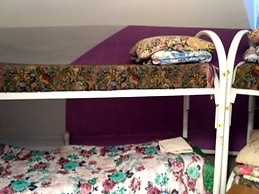 JUNGLE - Hostel