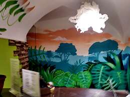 JUNGLE - Hostel