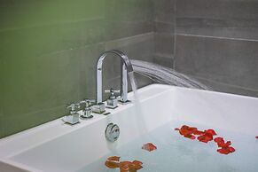 Lize Graceland Artistic Suite Inn