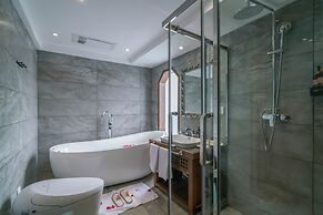 Lize Graceland Artistic Suite Inn