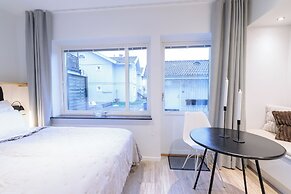 Easy Livin Apartment Hotel by Stubor
