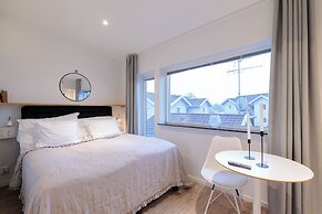 Easy Livin Apartment Hotel by Stubor