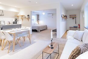 Easy Livin Apartment Hotel by Stubor
