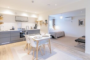 Easy Livin Apartment Hotel by Stubor