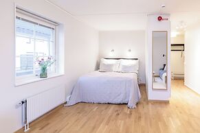 Easy Livin Apartment Hotel by Stubor