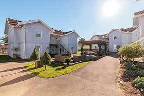 Easy Livin Apartment Hotel by Stubor