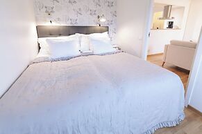 Easy Livin Apartment Hotel by Stubor