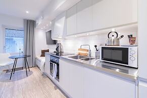 Easy Livin Apartment Hotel by Stubor